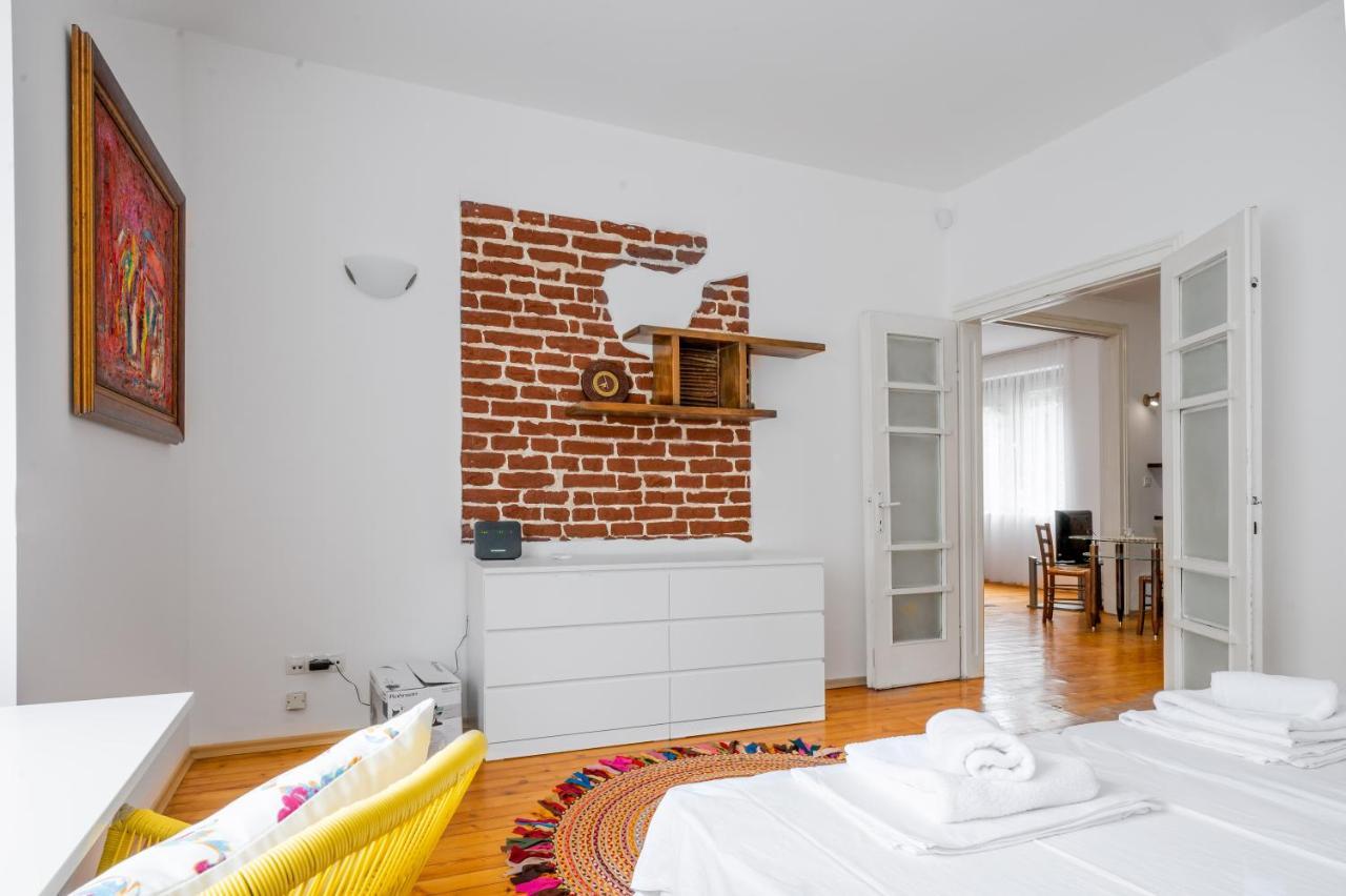 Sofia'S Vintage Gem: Spacious 2Bd Flat On Solunska Apartment Luaran gambar