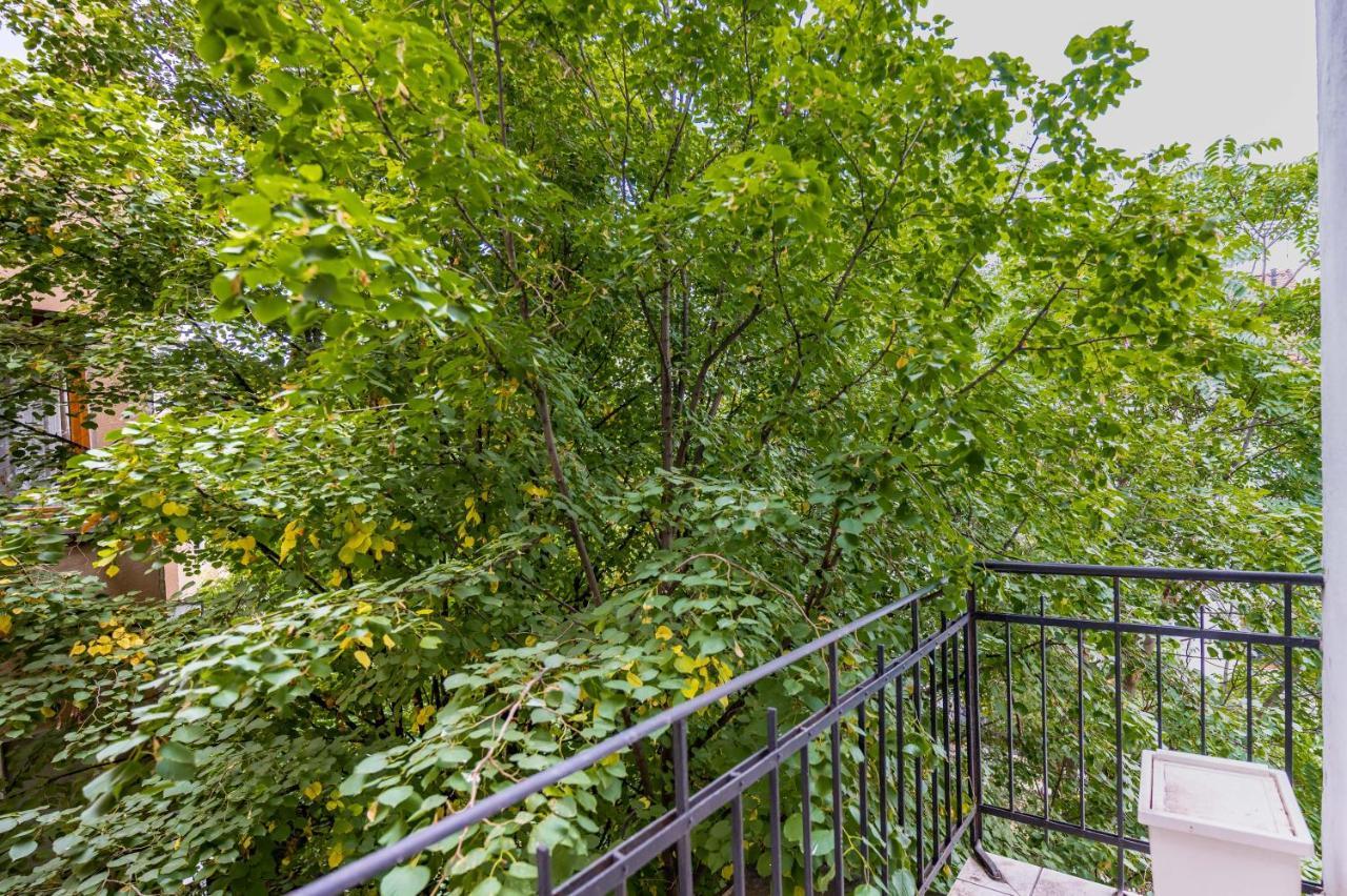Sofia'S Vintage Gem: Spacious 2Bd Flat On Solunska Apartment Luaran gambar
